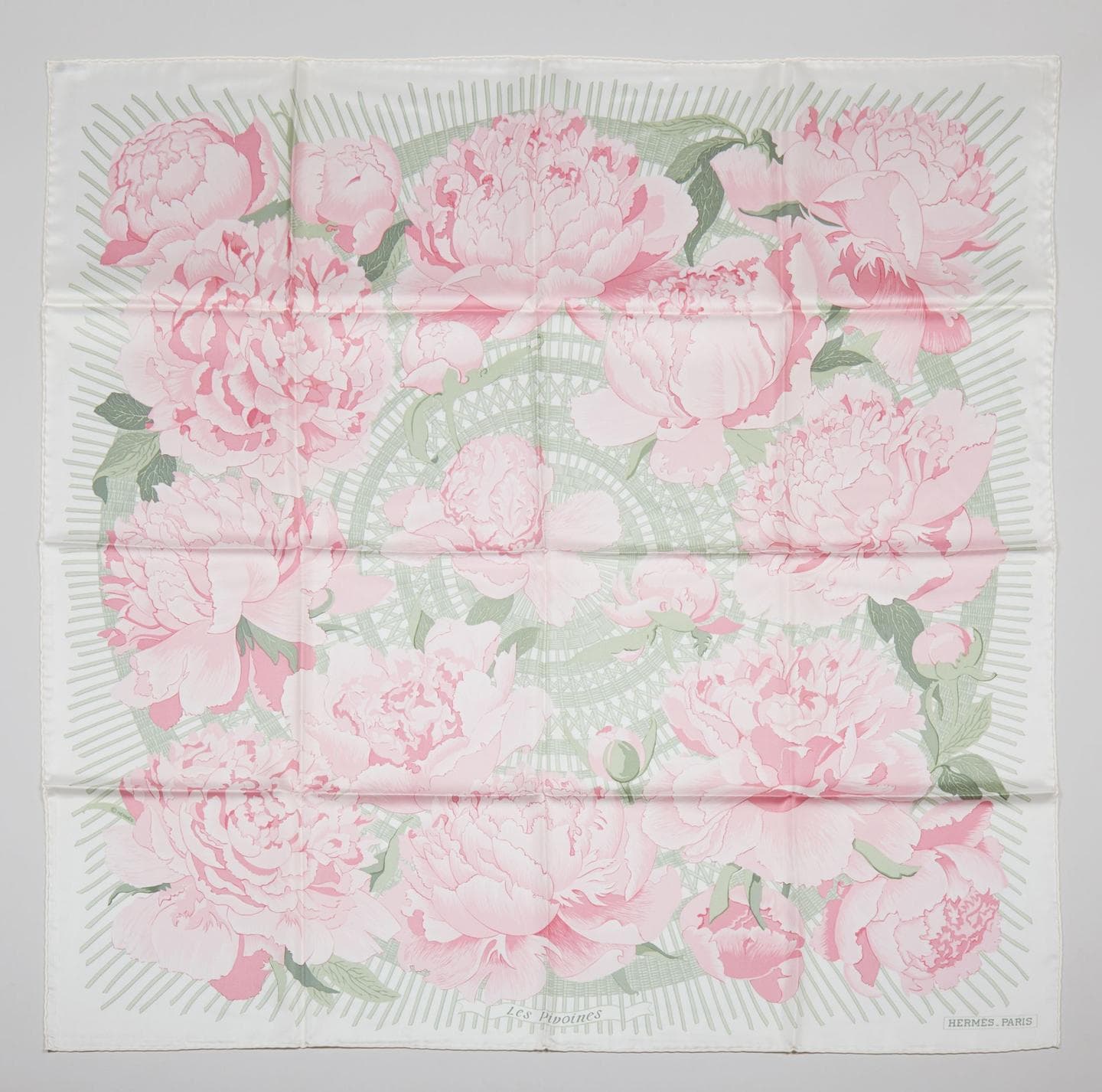 エルメス スカーフ「芍薬」gray バリエーション