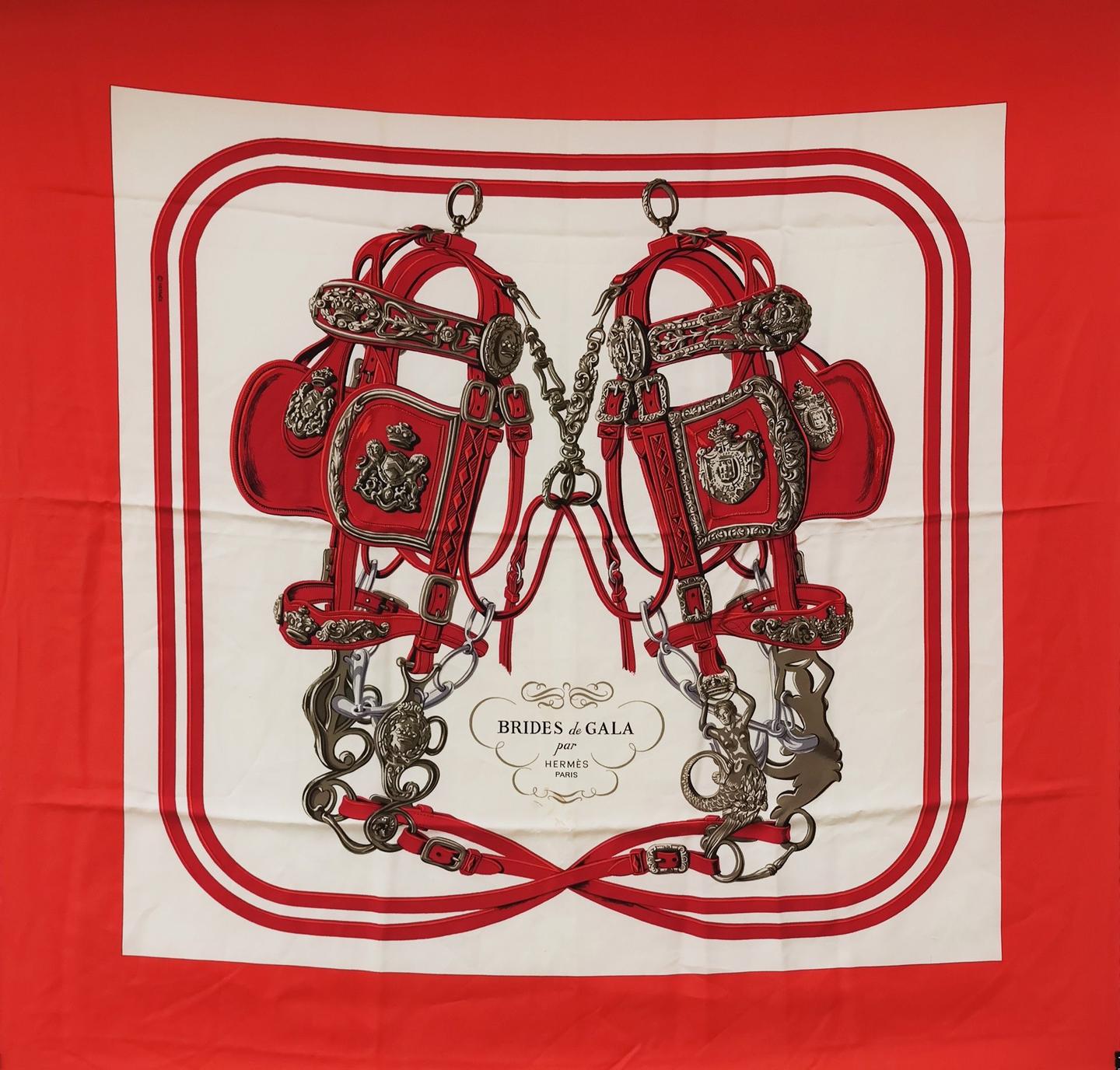 エルメス スカーフ「式典用馬勒」red バリエーション